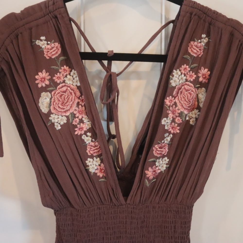 FOREVER 21 Deep V-Neck & Back Woven Dress NWT - Picture 4 of 9